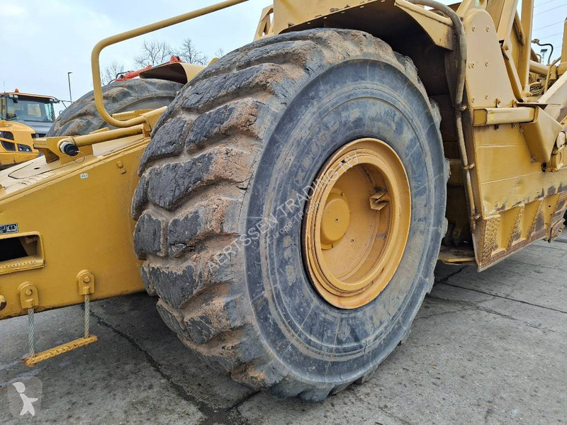 Motorový škrabák - scraper Caterpillar 631E (3...