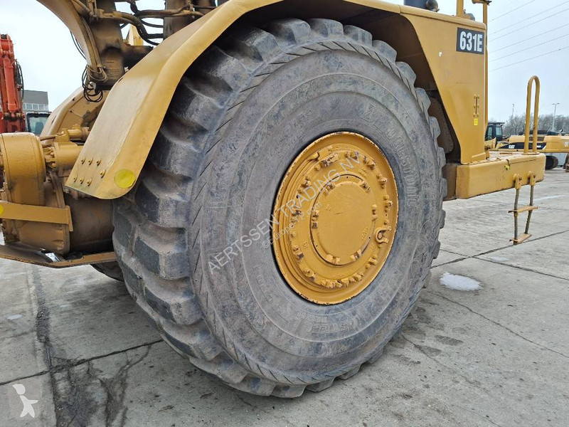 Motorový škrabák - scraper Caterpillar 631E...