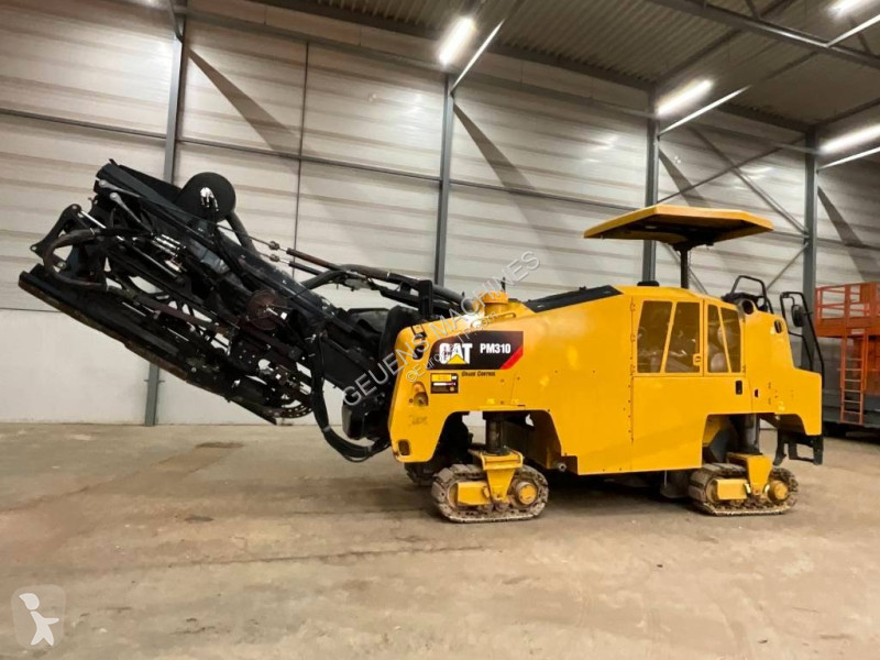 Motorový škrabák - scraper Caterpillar PM 310