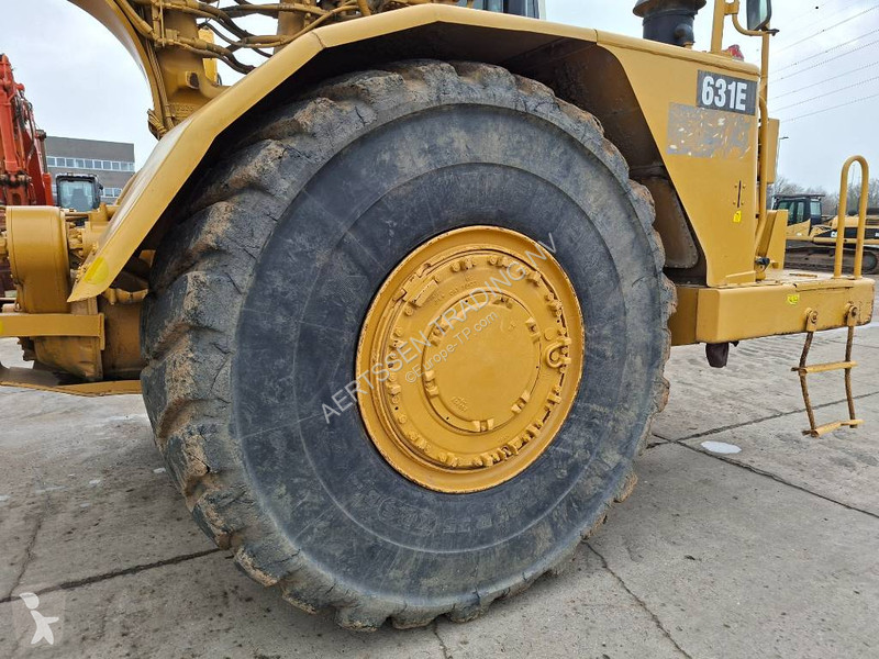 Motorový škrabák - scraper Caterpillar 631E (3...