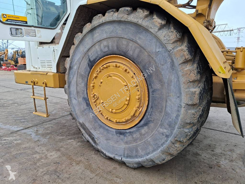 Motorový škrabák - scraper Caterpillar 631E (3...