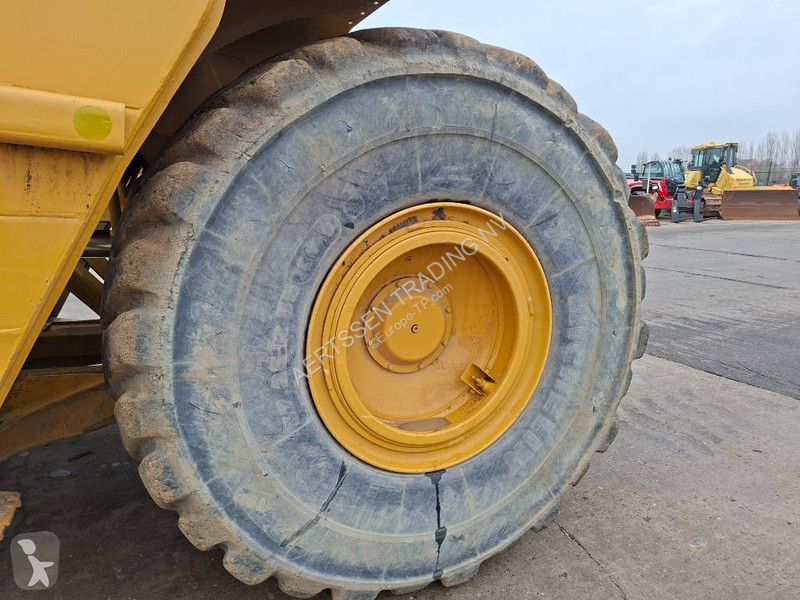 Motorový škrabák - scraper Caterpillar 631E (3...