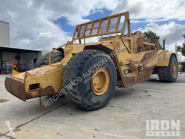 Motorový škrabák - scraper Caterpillar