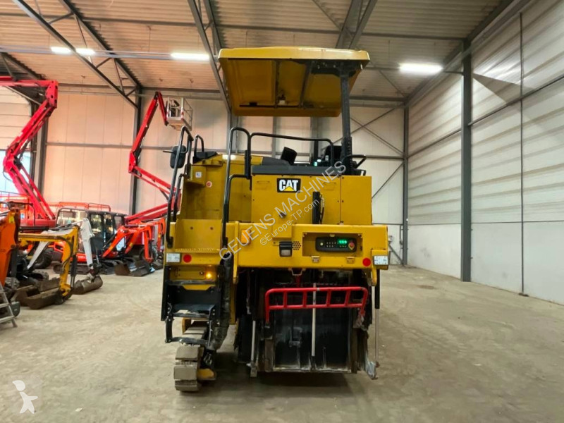 Motorový škrabák - scraper Caterpillar PM 310