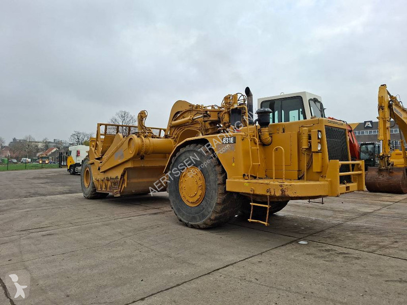 Motorový škrabák - scraper Caterpillar 631E (3...