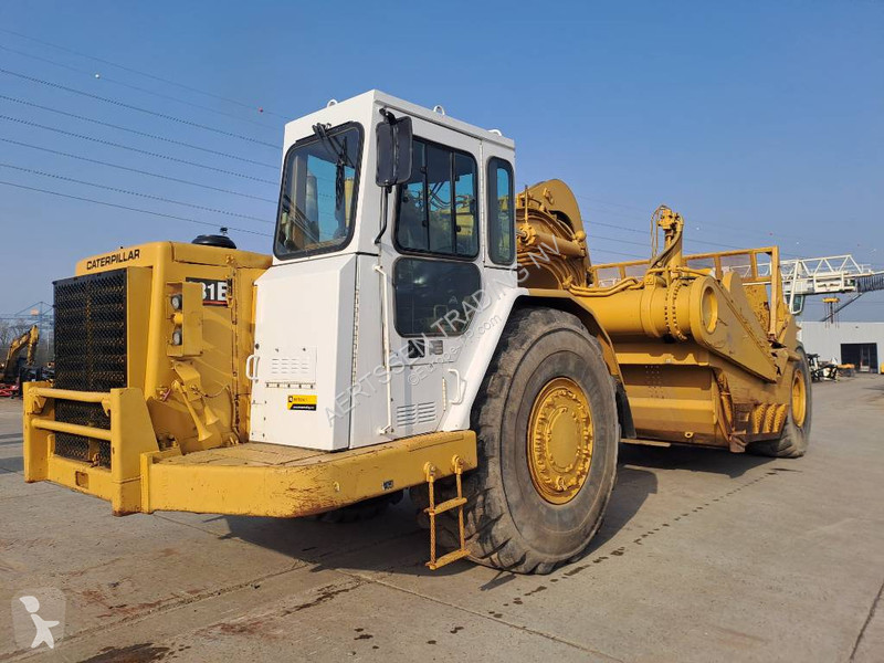 Motorový škrabák - scraper Caterpillar 631E (3...
