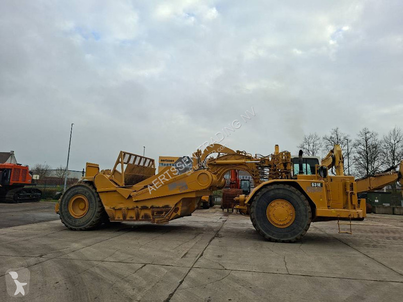 Motorový škrabák - scraper Caterpillar 631E (3...