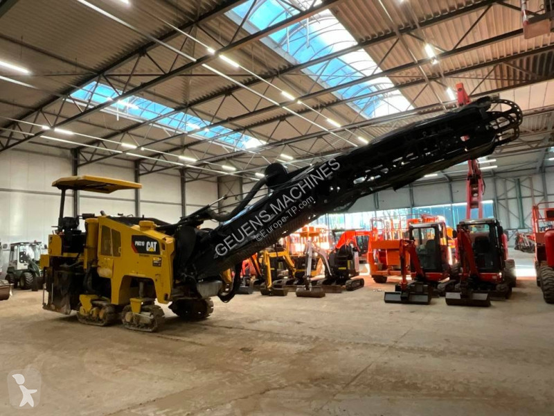 Motorový škrabák - scraper Caterpillar PM 310