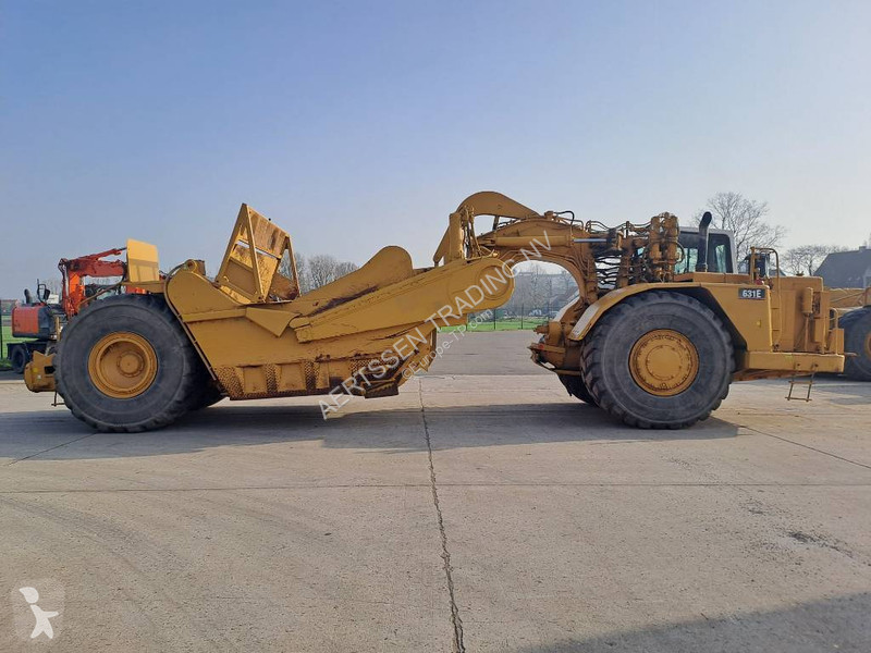 Motorový škrabák - scraper Caterpillar 631E (3...