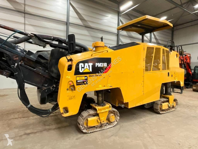 Motorový škrabák - scraper Caterpillar PM 310