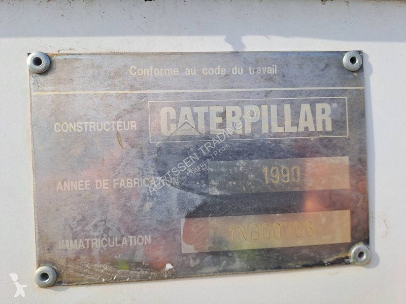 Motorový škrabák - scraper Caterpillar 631E (3...