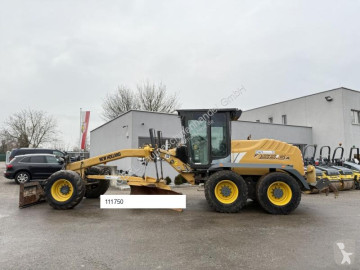 Niveladora New Holland