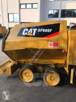 Niveladora Caterpillar AP600F usada