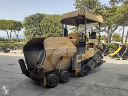 Niveladora Caterpillar AP300 usada