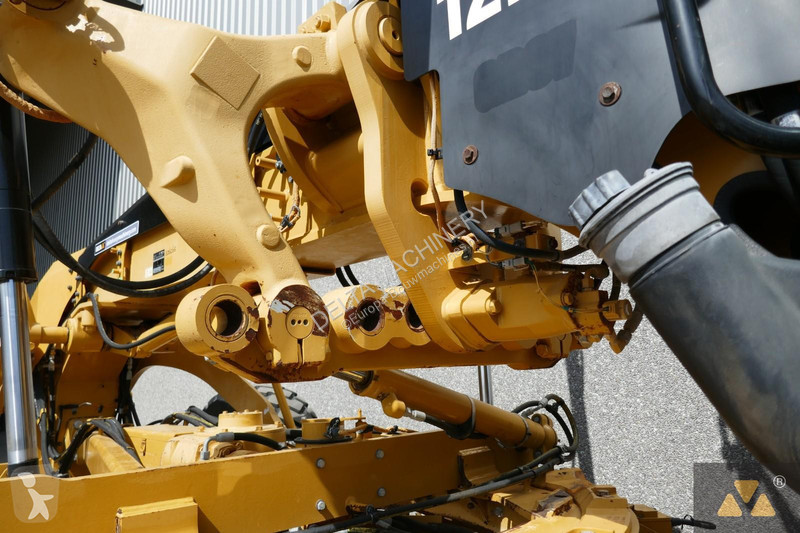 Grader Caterpillar 3