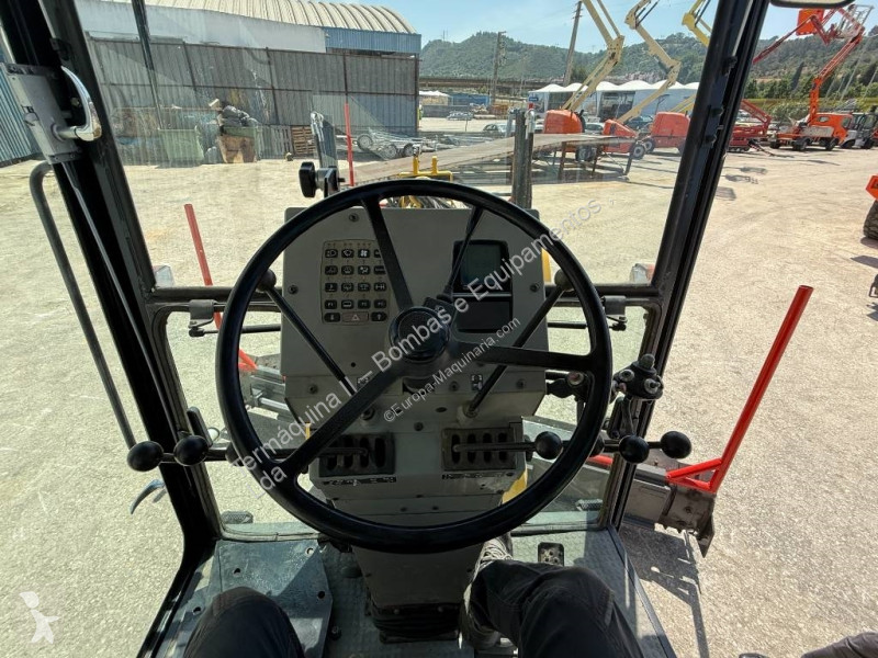 Niveladora New Holland F 106.6 A