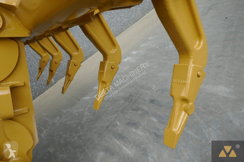 ممهدة طرق Caterpillar 2 AWD