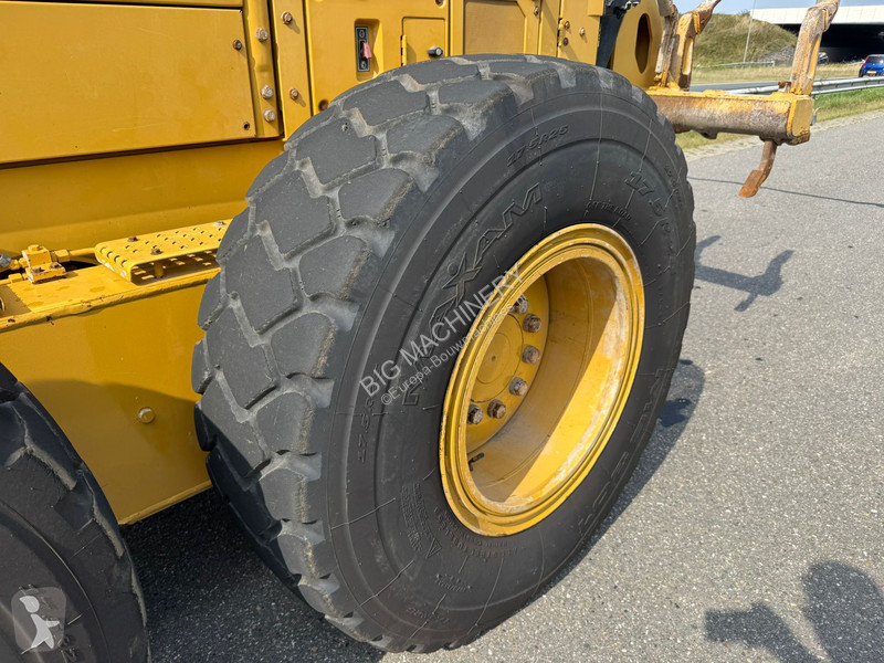 ممهدة طرق Caterpillar 3