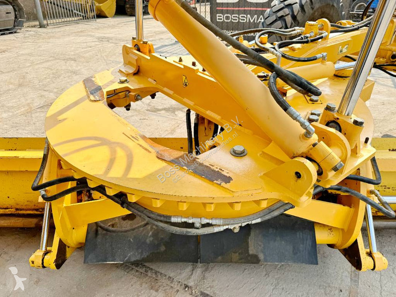 Grader Volvo - 3 Tine Ripper / EPA Certified