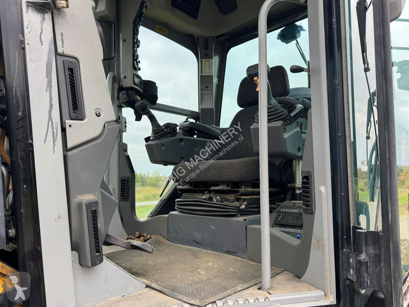 Grejder Caterpillar 140M