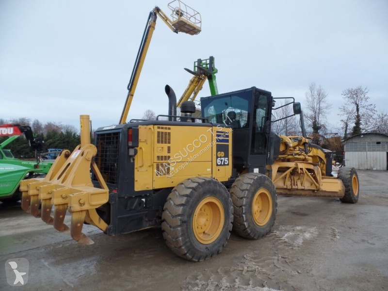 ممهدة طرق Komatsu GD675-5