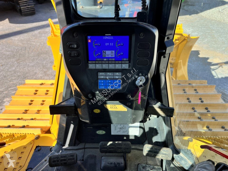 Grejdr Komatsu D65