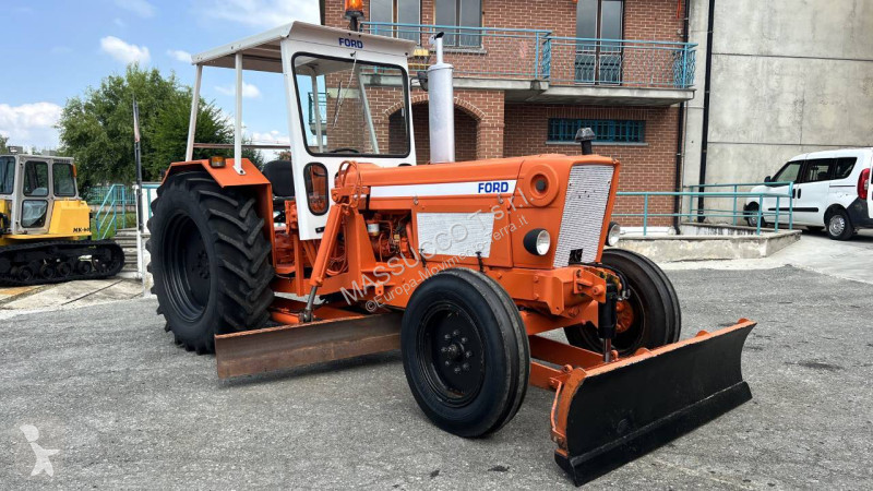 Grejder Ford 5600 4X2