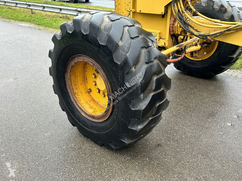 Grader Caterpillar