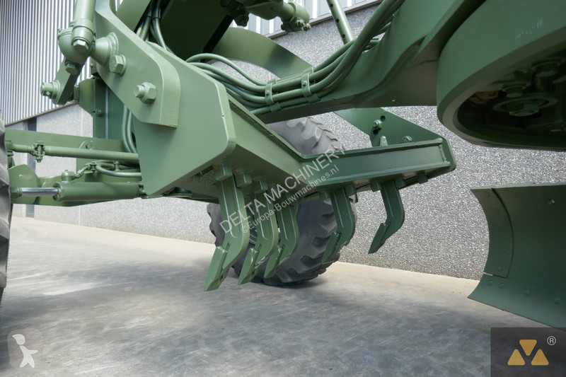 Niveladora Caterpillar Ex-military