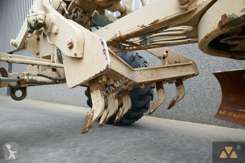 Grejder Caterpillar Ex-army