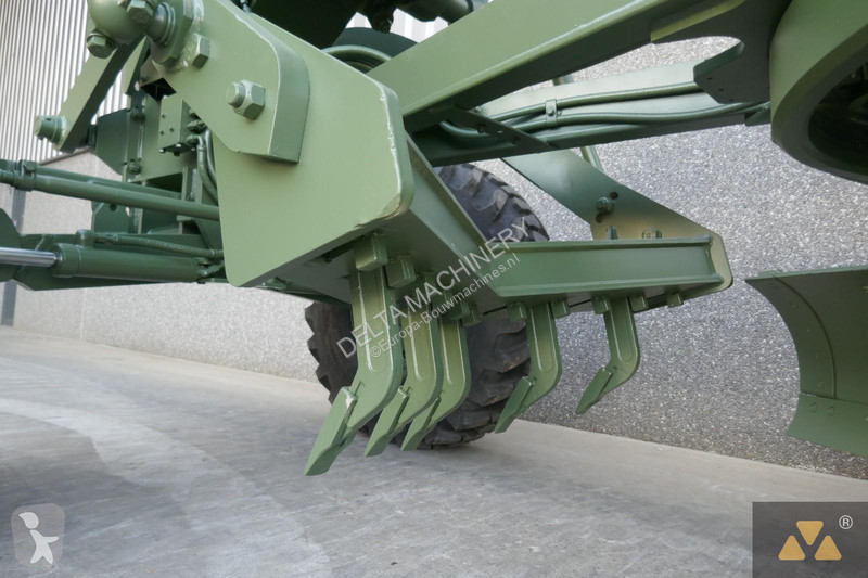 Grejder Caterpillar Ex-army