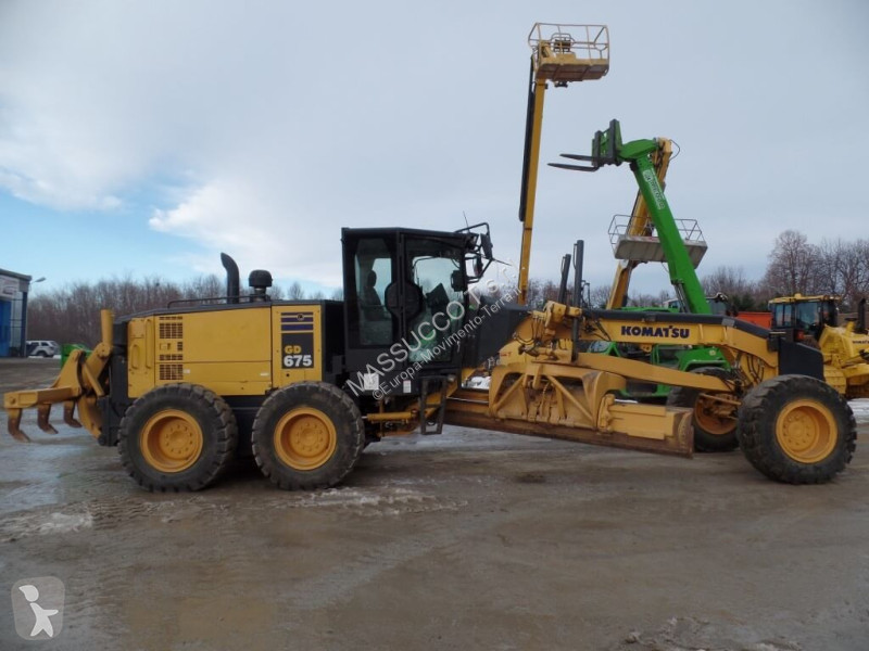 ممهدة طرق Komatsu GD675-5