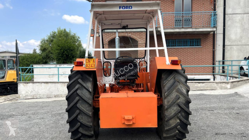 Grejder Ford 5600 4X2