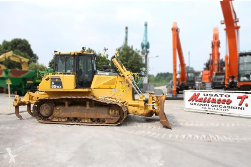 ممهدة طرق Komatsu D65WX-16