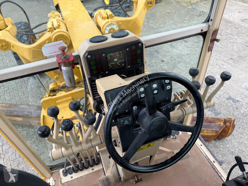 Niveladora Caterpillar 140K .