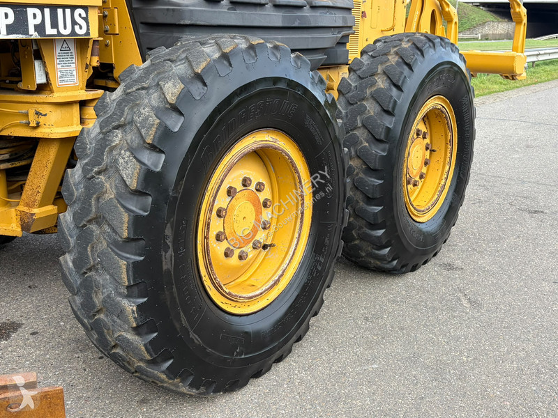 Грейдер Caterpillar