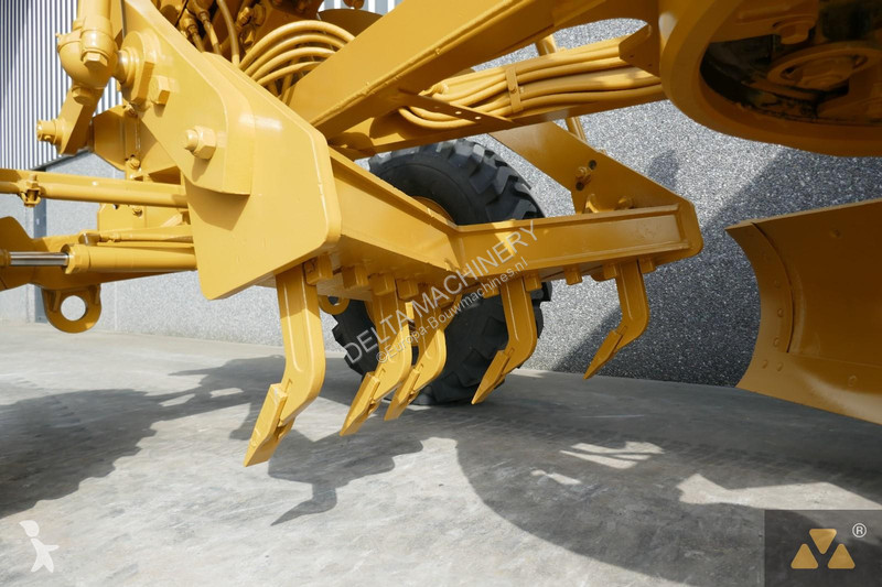 Grader Caterpillar Ex-army