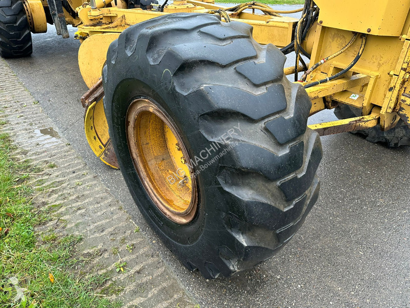 Grader Caterpillar