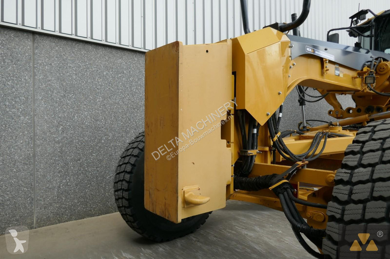 ممهدة طرق Caterpillar 2 AWD