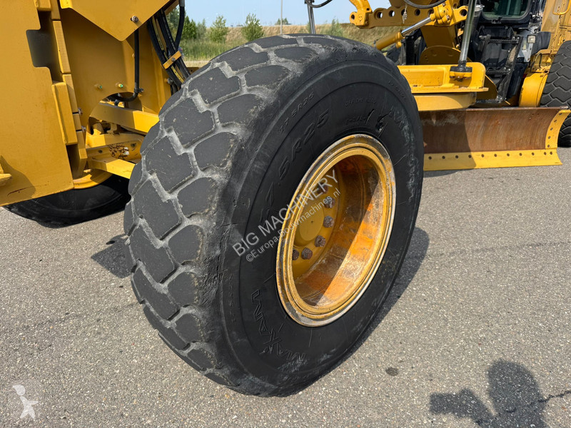ممهدة طرق Caterpillar 3
