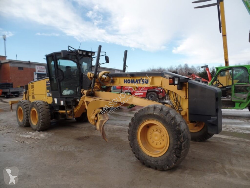 ممهدة طرق Komatsu GD675-5