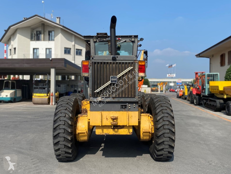 ممهدة طرق Volvo G740VHP