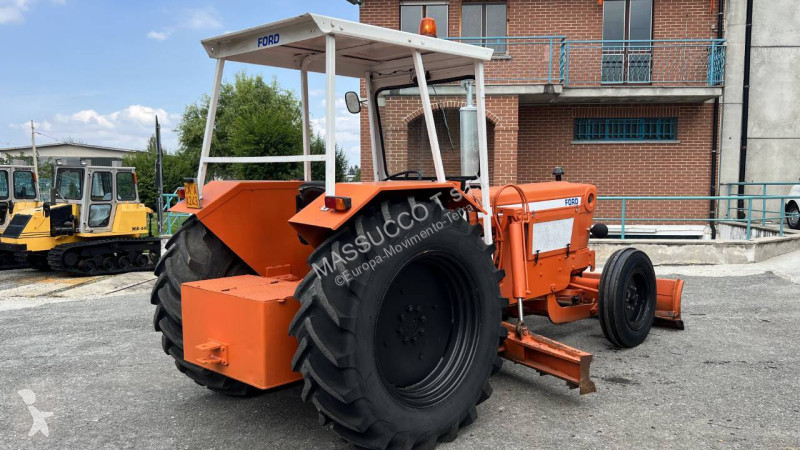Grejder Ford 5600 4X2