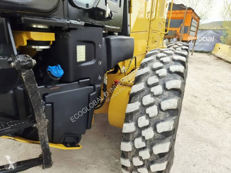 Grejder Caterpillar 140 AWD