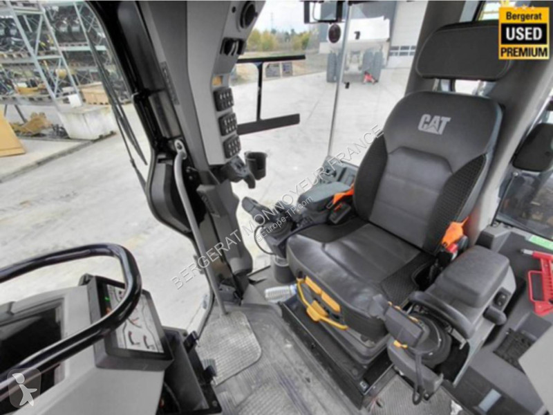 Grejder Caterpillar 120