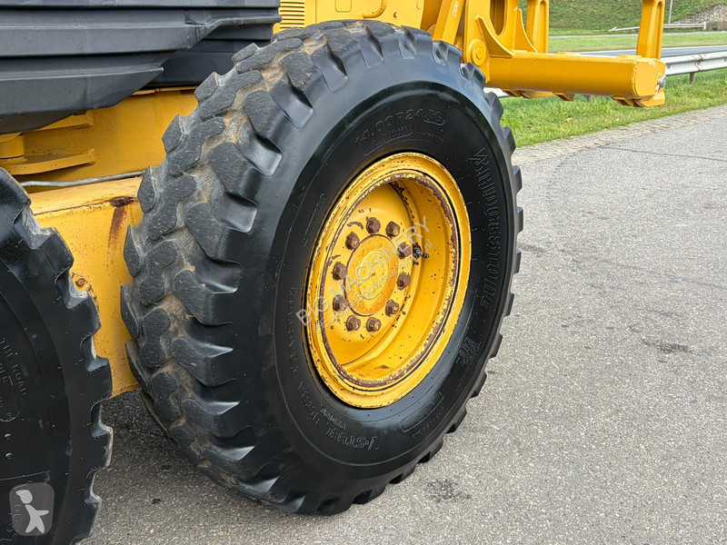 Грейдер Caterpillar