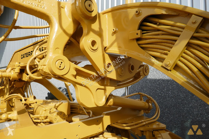 Grader Caterpillar Ex-army