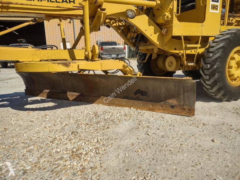 ممهدة طرق Caterpillar 120