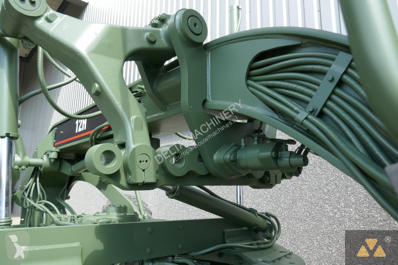 Niveladora Caterpillar Ex-military