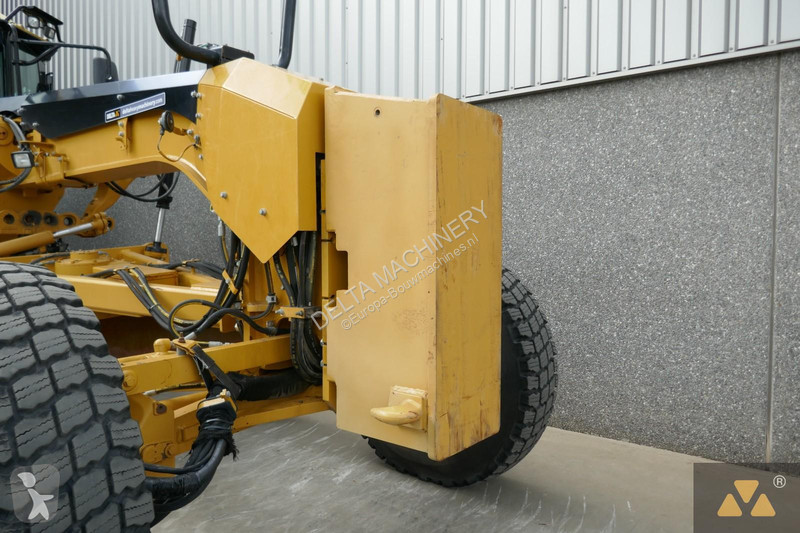 ممهدة طرق Caterpillar 2 AWD